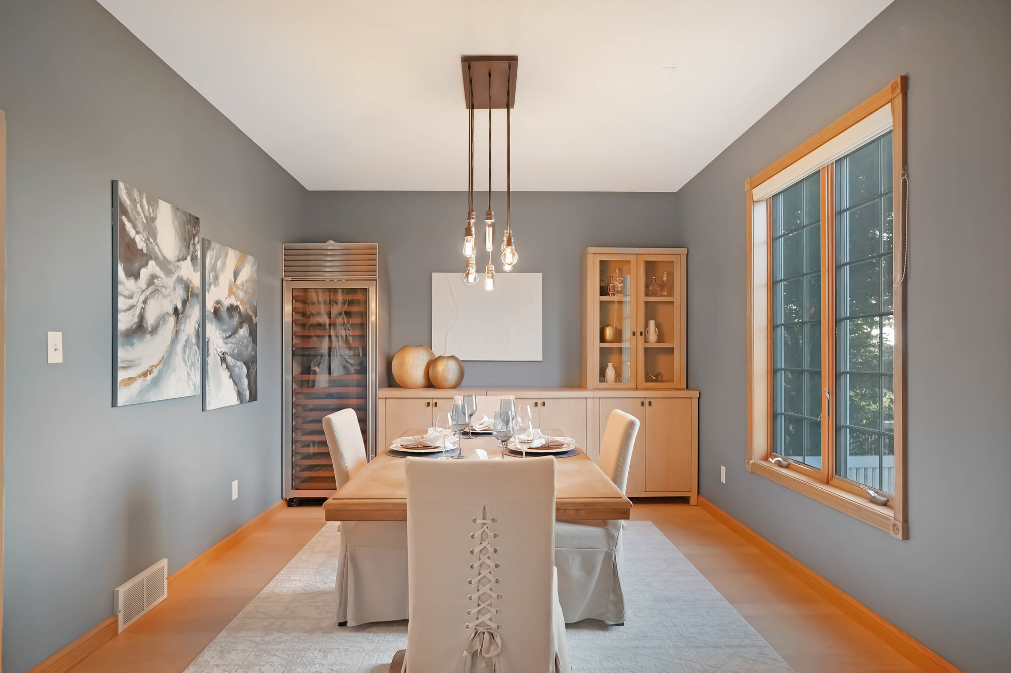 Looking for the perfect home for entertaining? 4129 Tiffany Lane is THE home for you!